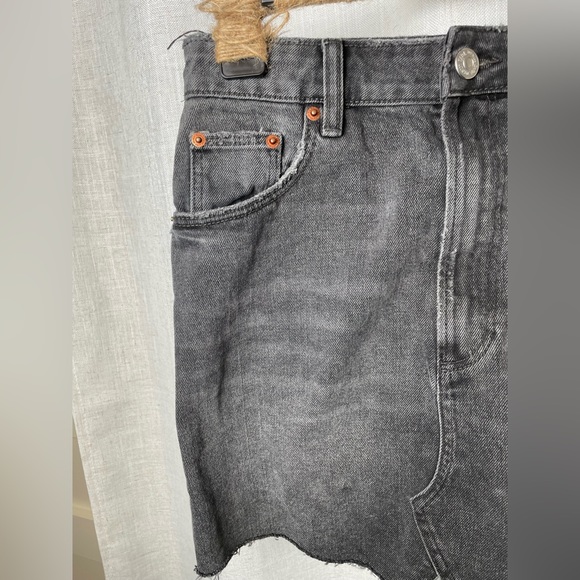 3 for $30 🦋 Like New Black Denim Skirt ZARA Small - 100% cotton - Hi Waisted - Picture 10 of 14